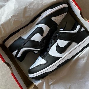 NEW IN BOX 2022 Nike dunk low panda